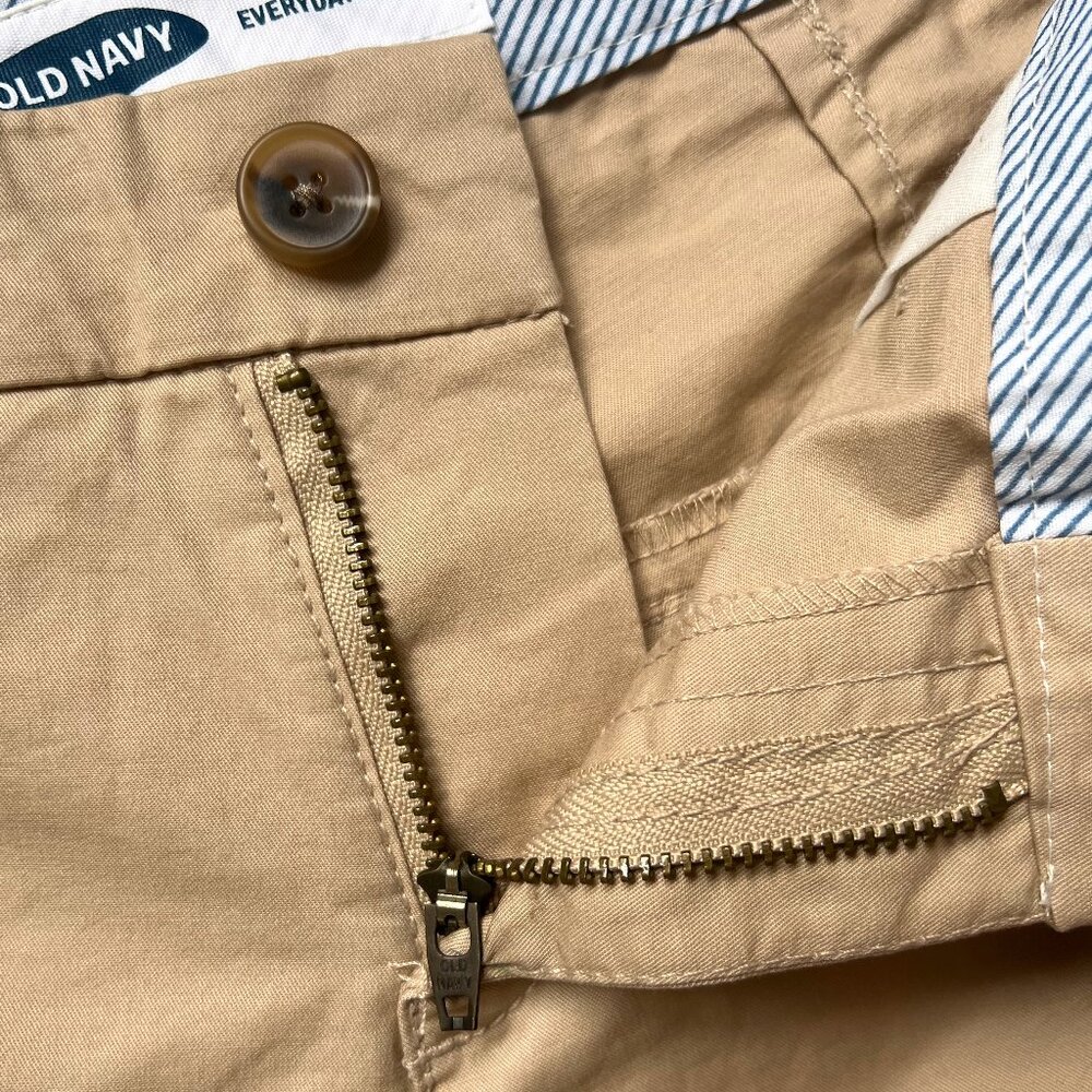 Old Navy Women’s Everyday Short, 2 pair, khaki, green, size 0 - Picture 11 of 15